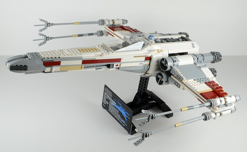 Brickset’s Huw Review UCS X-Wing Starfighter Front