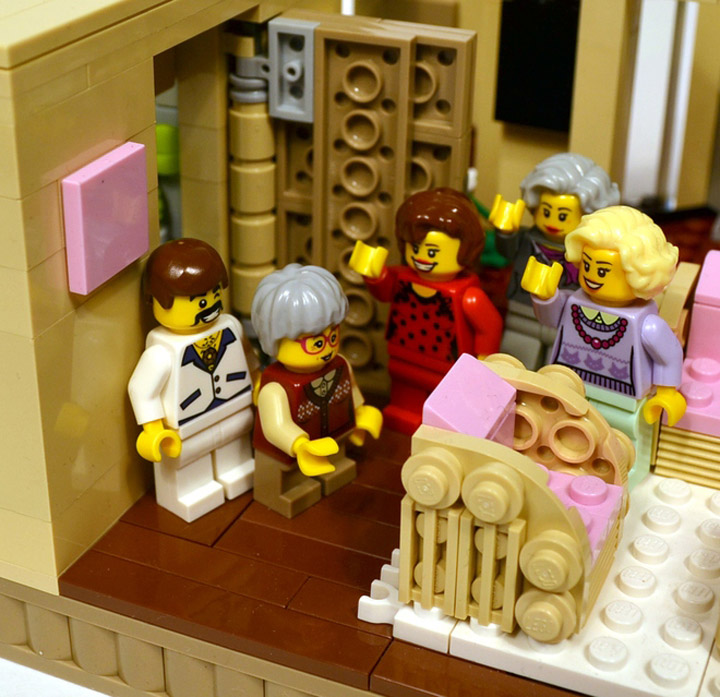 lostsleep's The Golden Girls Lego Living Room and Kitchen Modular Set Detail
