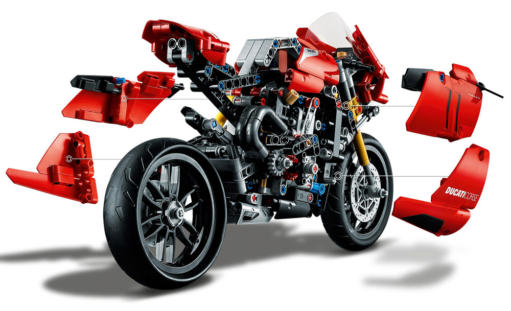 The Lego Ducati Panigale V4 R, Engine Panels